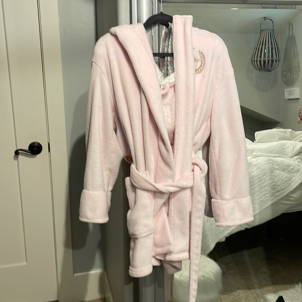 Super soft pink robe from pink! Size m/l